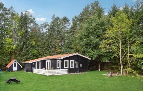  Awesome Home In Glesborg With Wifi in 8585 Glesborg