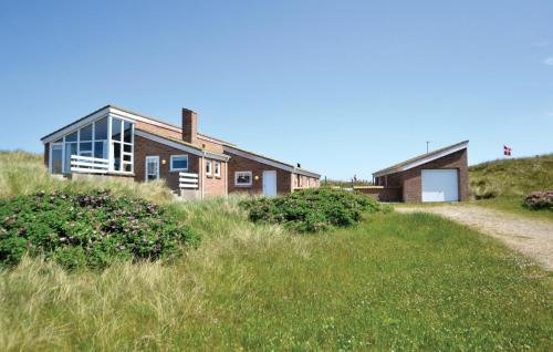 Four-Bedroom Holiday Home In Hvide Sande – khách sạn tại Bjerregard