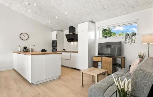 Kitchen, Gorgeous Home In Ebeltoft With Sauna in Boeslum
