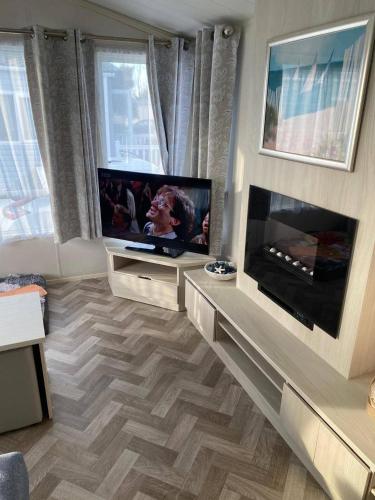 Olivia Caravan Sleeps 6 with Wi-Fi, Rhyl