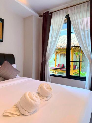 Flora Hostel KhaoSok Room Type - Suite with Garden View