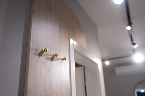 Studio Rosé (Studio Rose) in มอส์ทาร์