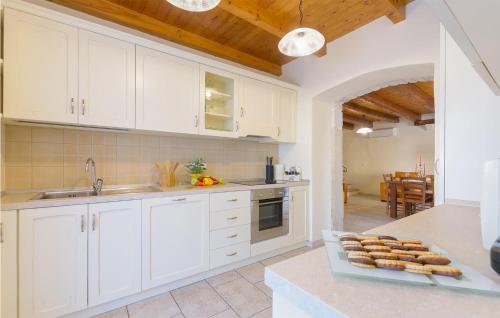 virtuve, Beautiful Home In Bokordici With Sauna in Bokordici