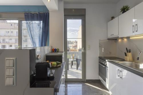 Modern Renovated Apartment in Metaksourgio - image 12