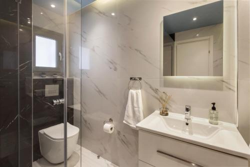 Modern Renovated Apartment in Metaksourgio - image 7