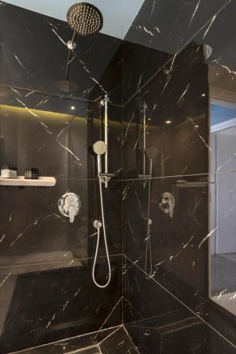 Modern Renovated Apartment in Metaksourgio - main image