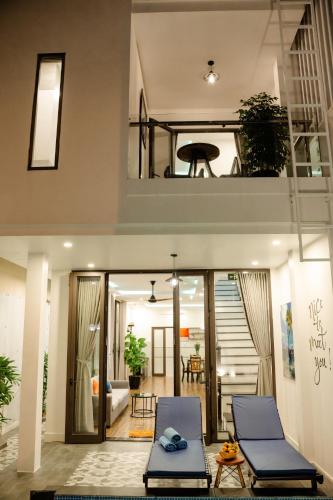 Four-Room Apartment image 9