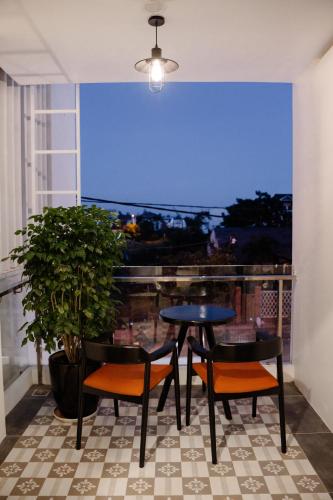 Four-Room Apartment image 4