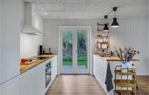 Kitchen, Cozy Home In Glesborg With Wifi in Glesborg