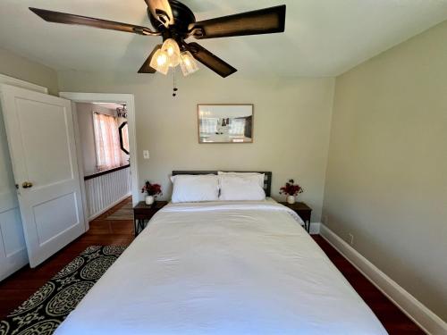 Private Bedroom Suite 1 in Cozy Comfy Bungalow 10 min from downtown in Cincinnati, USA
