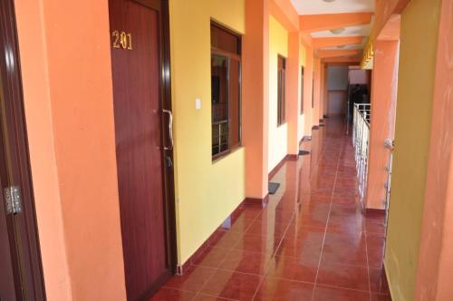 Deluxe Family Room image 6