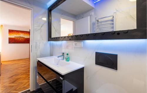 Vannas istaba, Beautiful Home In Nedescina in Ruzici