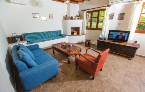 Stunning Home In Pomos With Wifi in โปมอส