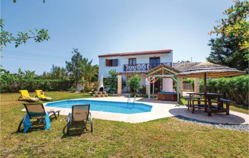 สระว่ายน้ำ, Stunning Home In Pomos With Wifi in โปมอส