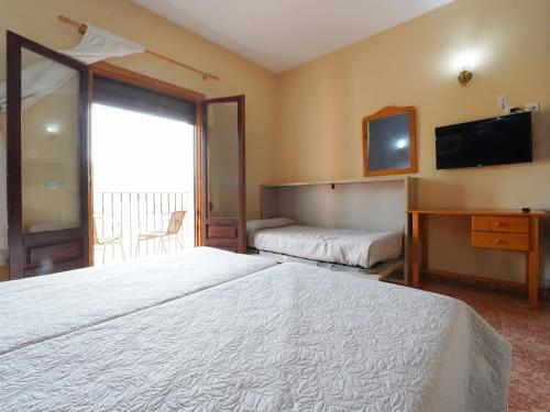 3 twin beds