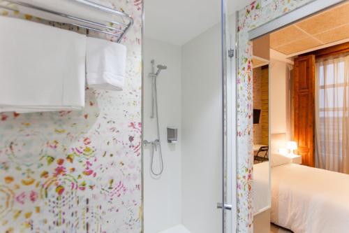 Host & Home - image 9