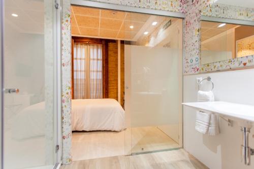 Host & Home - image 7