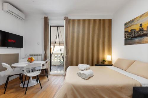 Milano City Life Elegant Penthouse with terrace, wi-fi Netflix, Subway 5 min - very convenient location