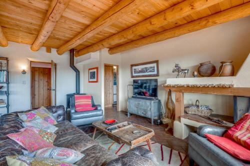 Zuri House Eclectic Santa Fe Rental with Hot Tub in Santa Fe, USA