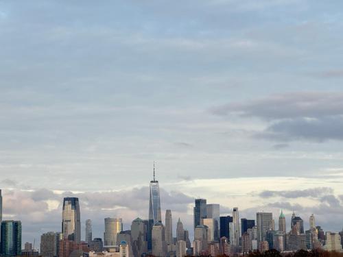 Stunning NYC rooftop views minutes away from NYC 2 bedroom 2 bath in Jersey City, USA