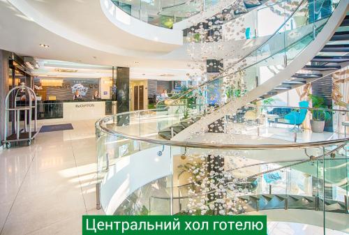 Vestíbulo, NEMO Hotel Resort and Spa in Odessa