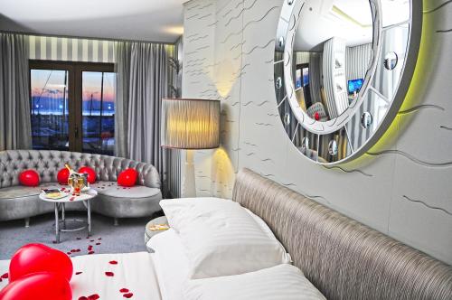 Wyndham Grand Istanbul Kalamış Marina Hotel, Istanbul (foto 4)