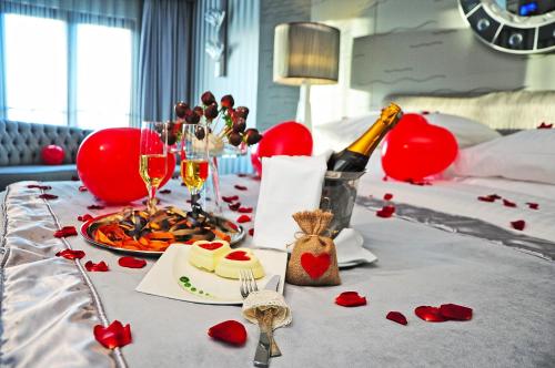 Wyndham Grand Istanbul Kalamış Marina Hotel, Istanbul (foto 5)