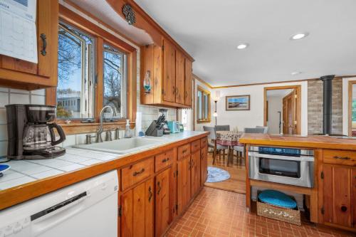 50 Dexter Avenue - Sandwich - The Cottage in Sandwich, USA