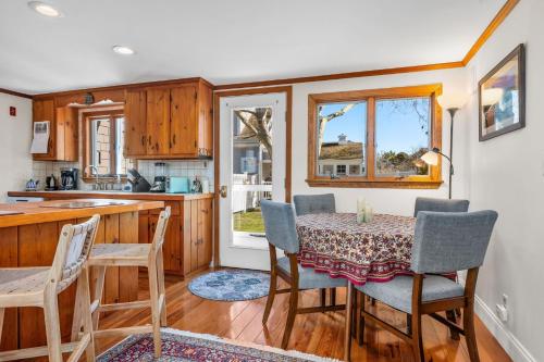 50 Dexter Avenue - Sandwich - The Cottage in Sandwich, USA