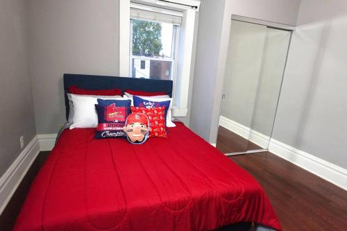 1BR Baseball Retro Apartment Downtown STL in Saint Louis, USA