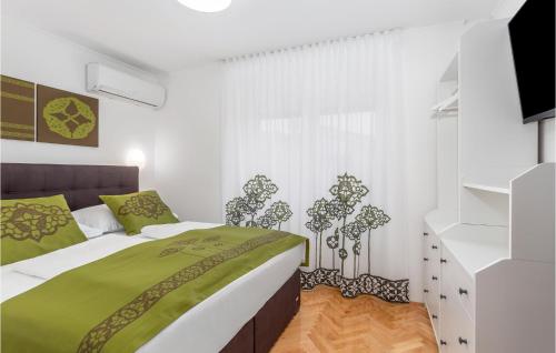 Nice Home In Cernik With Kitchen in 沙夫里