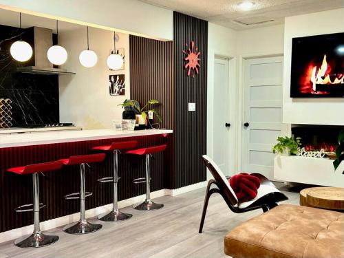 AW302 Artwave Vacation Home Best location in OC in Midway City, USA