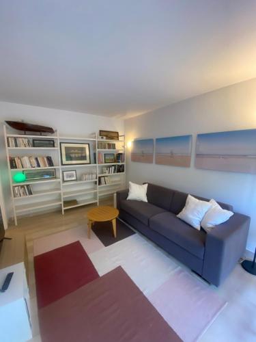 Lovely studio apartment - Tap to explore photos