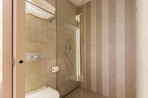 61549165 Hotel Well and Come Barcelona