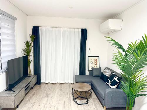 渋谷区4bedrooms 2bathrooms 2toiltes步行到幡ヶ谷8分钟 電車到新宿4分钟 巴士直达涉谷駅 Max11全新装修独栋小楼