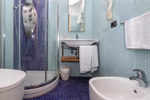 Classic Double Room image 10