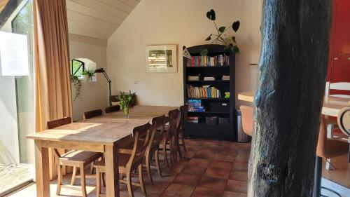 Iekārtas, Sfeervolle groepsaccommodatie met hottub in natuurgebied in Vaterene