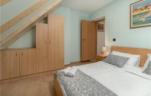 Cozy Home In Lokve With Jacuzzi Cozy Home In Lokve With Jacuzzi