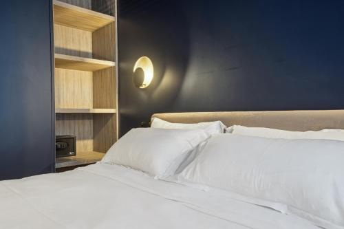 Double Room with Private Bathroom image 8