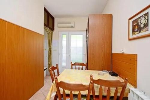 Apartment with 2 bedrooms in Kampor with enclosed garden and WiFi 500 m from the beach - main image
