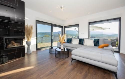Luxurious Home In Dicmo in Ercegovci