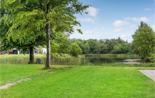 Garden, Lovely Home In Ringkøbing With Kitchen in Hee