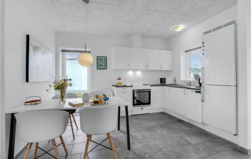 Kitchen, Lovely Home In Ringkøbing With Kitchen in Hee