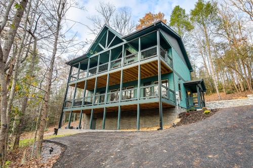 Hot Tub, Game Room and Deck Cabin in Gatlinburg in Gatlinburg, USA