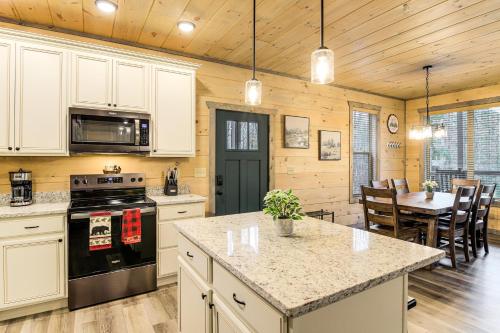 Hot Tub, Game Room and Deck Cabin in Gatlinburg in Gatlinburg, USA