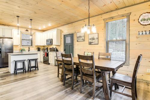 Hot Tub, Game Room and Deck Cabin in Gatlinburg in Gatlinburg, USA
