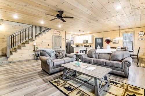 Hot Tub, Game Room and Deck Cabin in Gatlinburg in Gatlinburg, USA