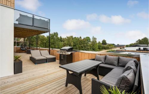 Pezsgőfürdő, Awesome Home In Ebeltoft With Sauna in Boeslum