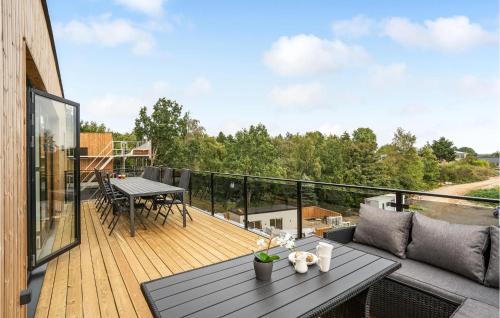 Úszómedence, Awesome Home In Ebeltoft With Sauna in Boeslum