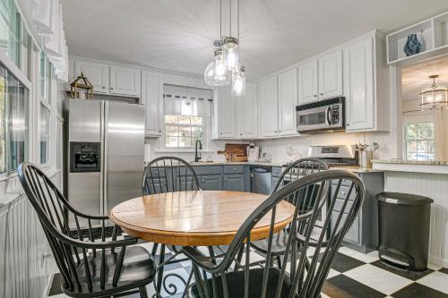 4 Mi to Falls Lake Dog-Friendly Wake Forest Home in Wake Forest (NC)